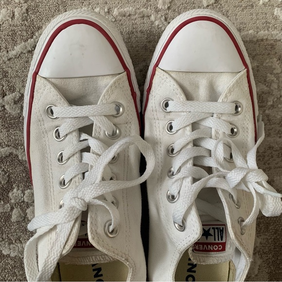 Converse Women's Low Top White Classic Sneakers Size 7 - Picture 6 of 9